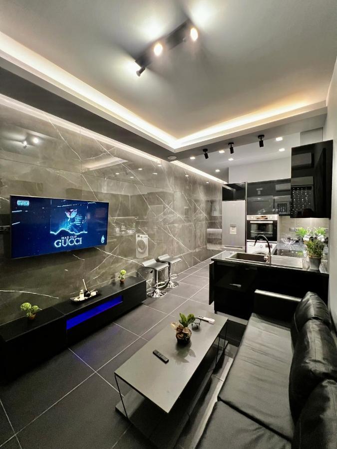 Luxury Black And White Interior Apartments Каламата Екстер'єр фото