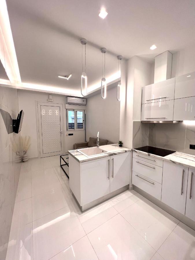 Luxury Black And White Interior Apartments Каламата Екстер'єр фото